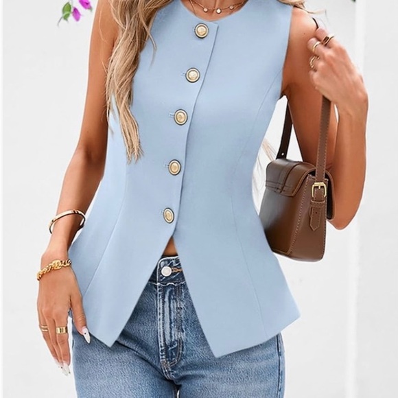 Chic Sky Blue Buttoned Blouse - Picture 2 of 9